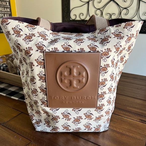 Tory Burch Handbags - TORY BURCH Ella Reversible Market Tote